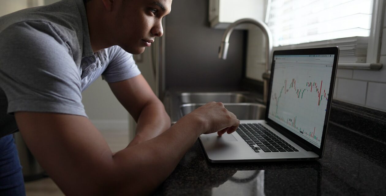 Online Trading 101: Your Ultimate Guide to Making Money from Home