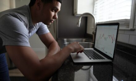 Online Trading 101: Your Ultimate Guide to Making Money from Home