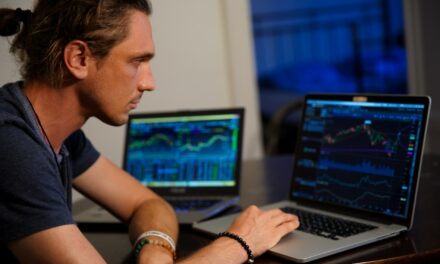 Choosing the Right Broker: What to Look for when Trading Forex Online